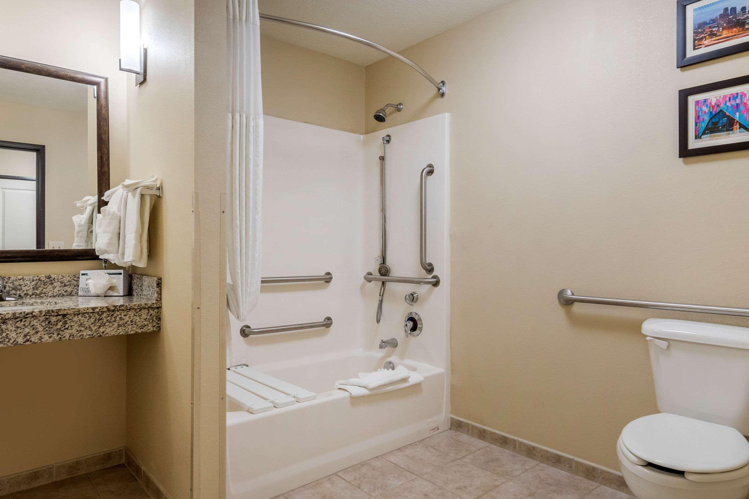 Comfort Suites Speedway - Kansas City Exteriér fotografie
