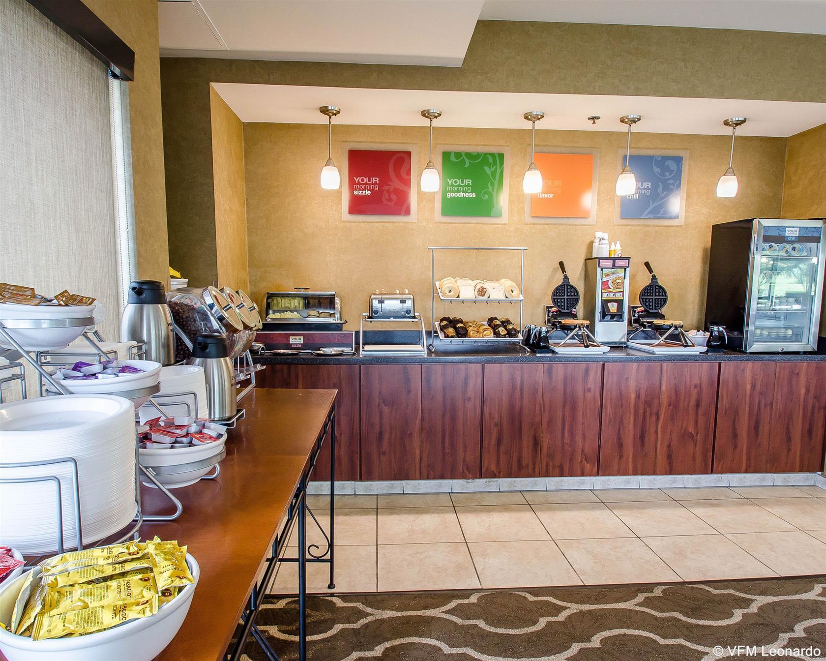 Comfort Suites Speedway - Kansas City Exteriér fotografie