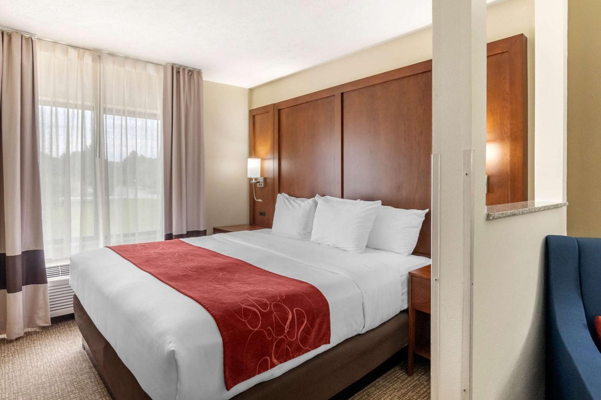 Comfort Suites Speedway - Kansas City Exteriér fotografie