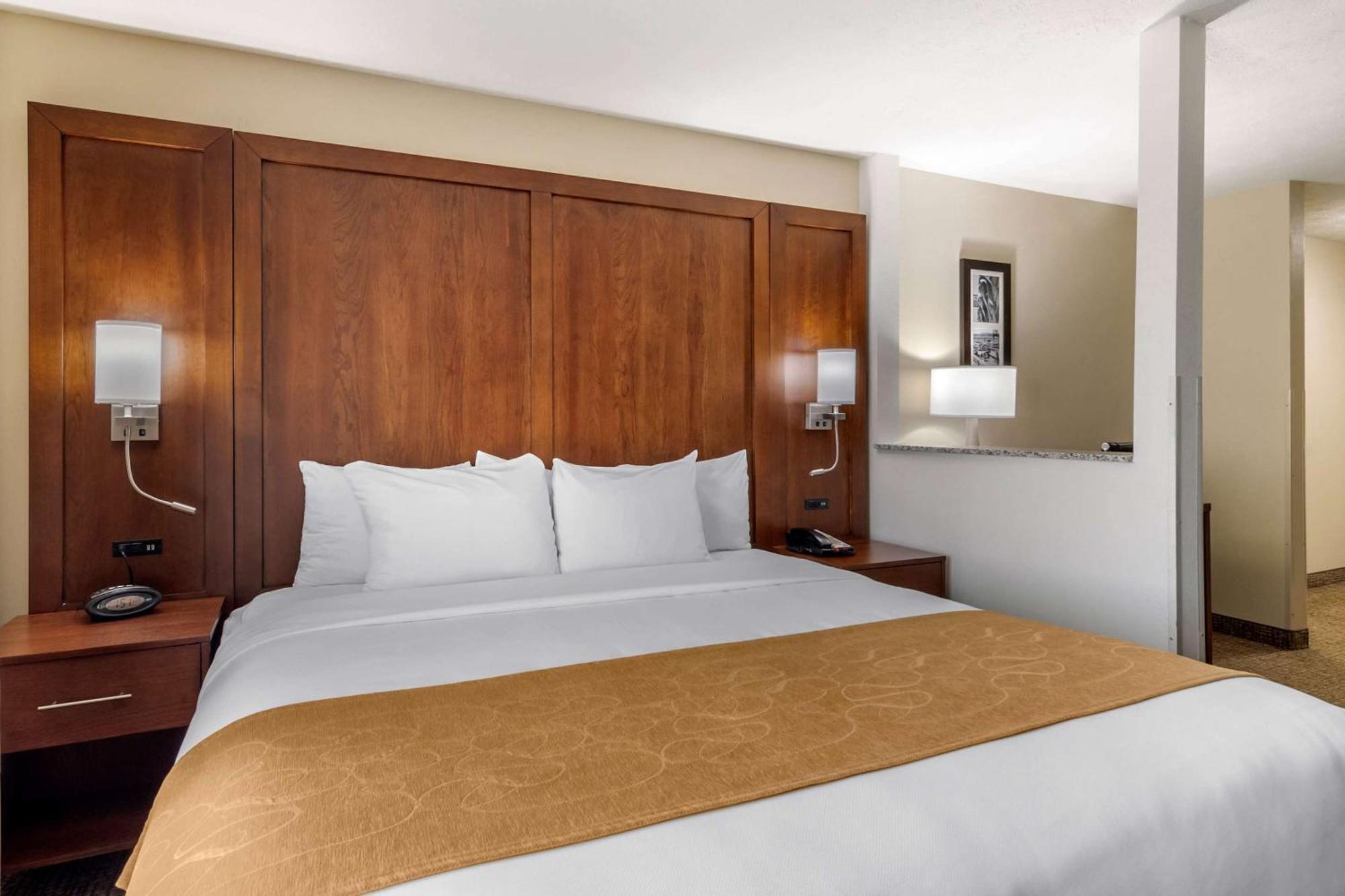 Comfort Suites Speedway - Kansas City Exteriér fotografie
