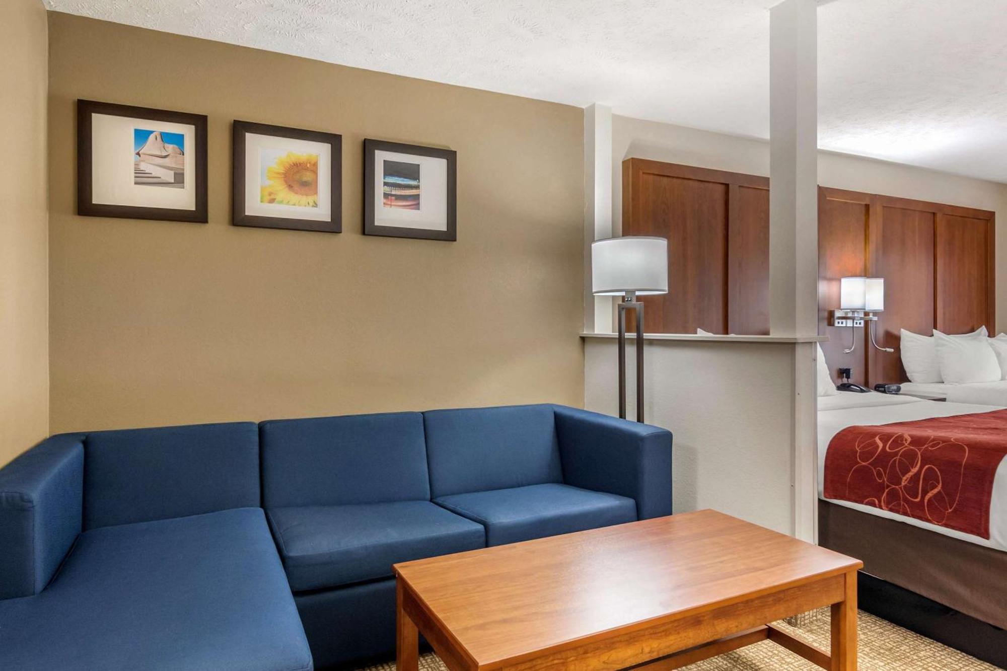 Comfort Suites Speedway - Kansas City Exteriér fotografie