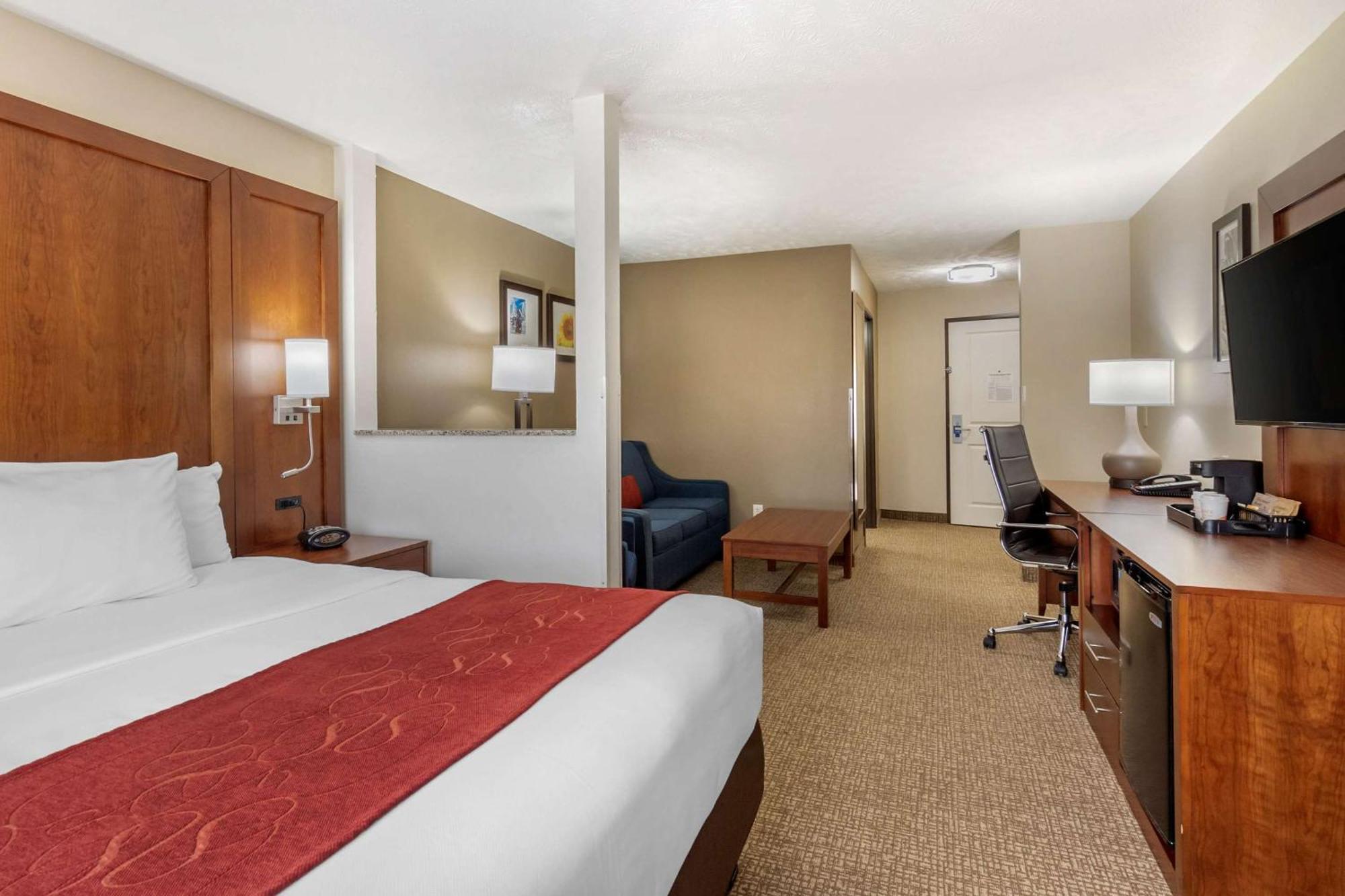 Comfort Suites Speedway - Kansas City Exteriér fotografie