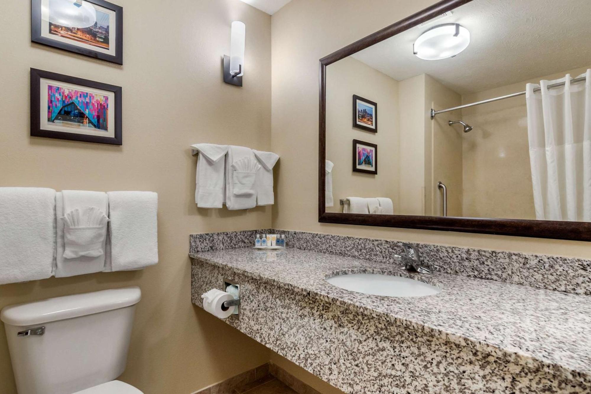 Comfort Suites Speedway - Kansas City Exteriér fotografie